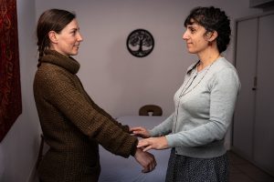 kinesiologue-femme-a-bout